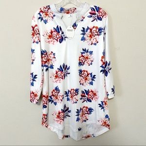 Sale! 3/$15 Nwt Floral 3/4 Sleeve V-neck